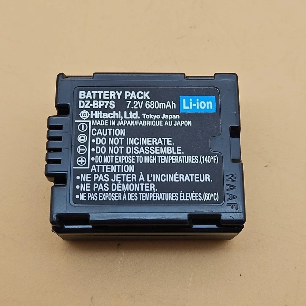 Hitachi Battery Pack DZ-BP7S 7.2v 680mAh Li-ion‎ Camera Battery Genuine OEM